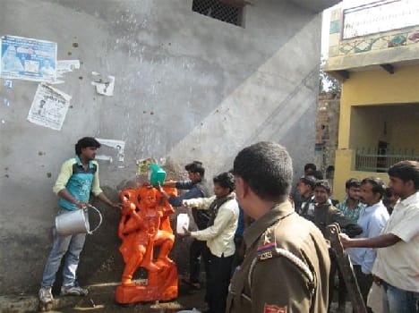 Furore over throwing dirt on statue